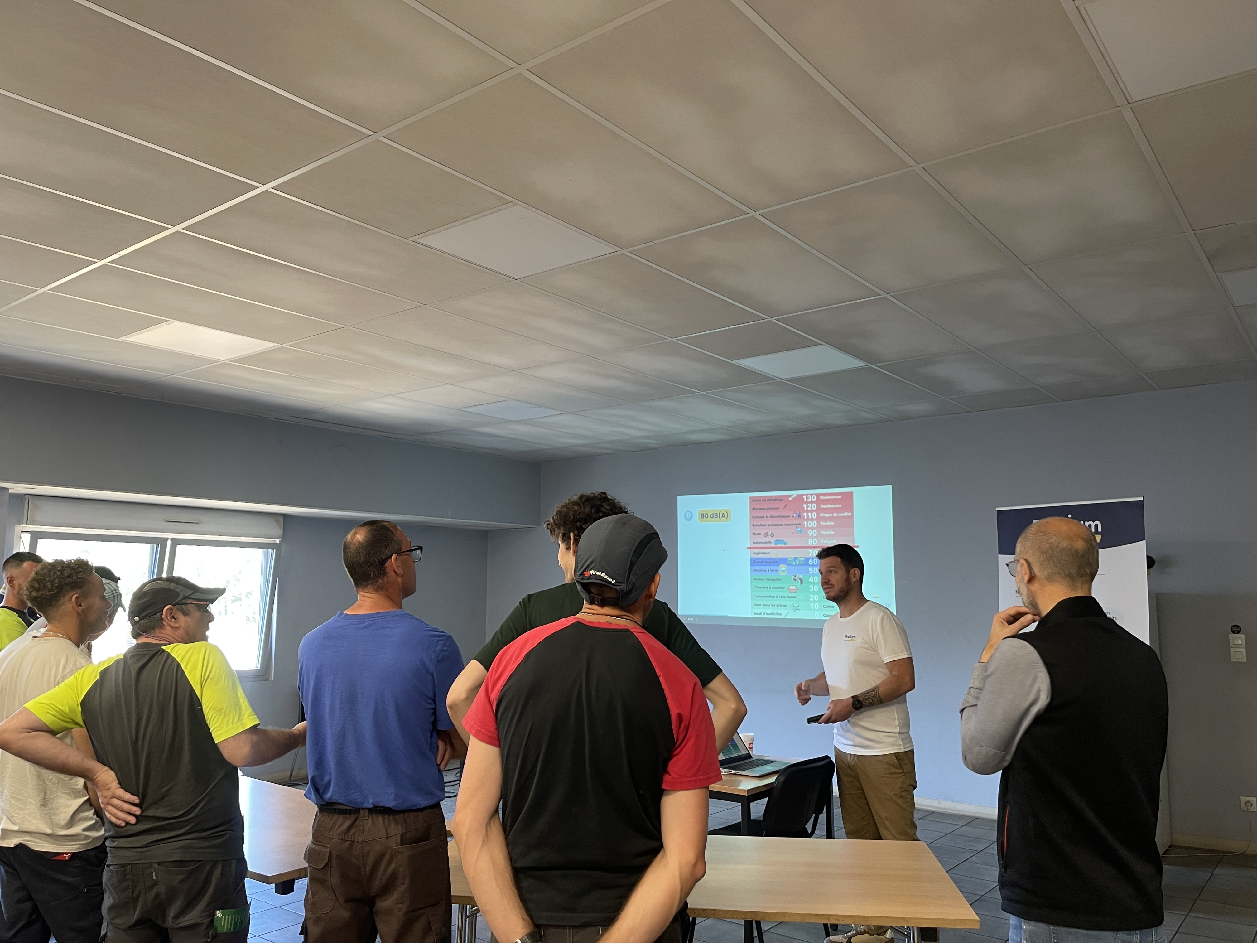 Participants utilisant des lunettes de simulation d'addiction