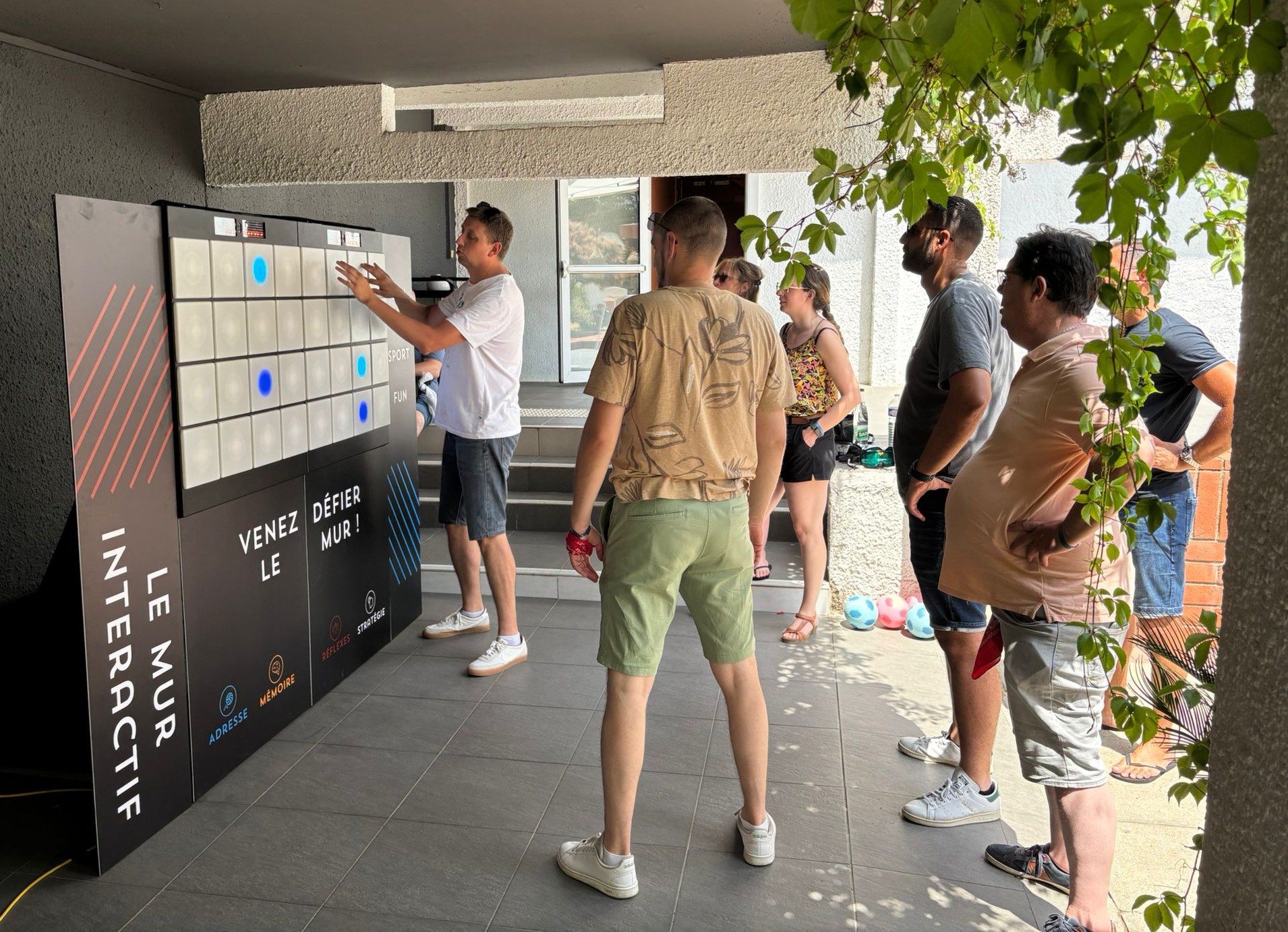 Atelier interactif de prévention avec mur digital des addictions