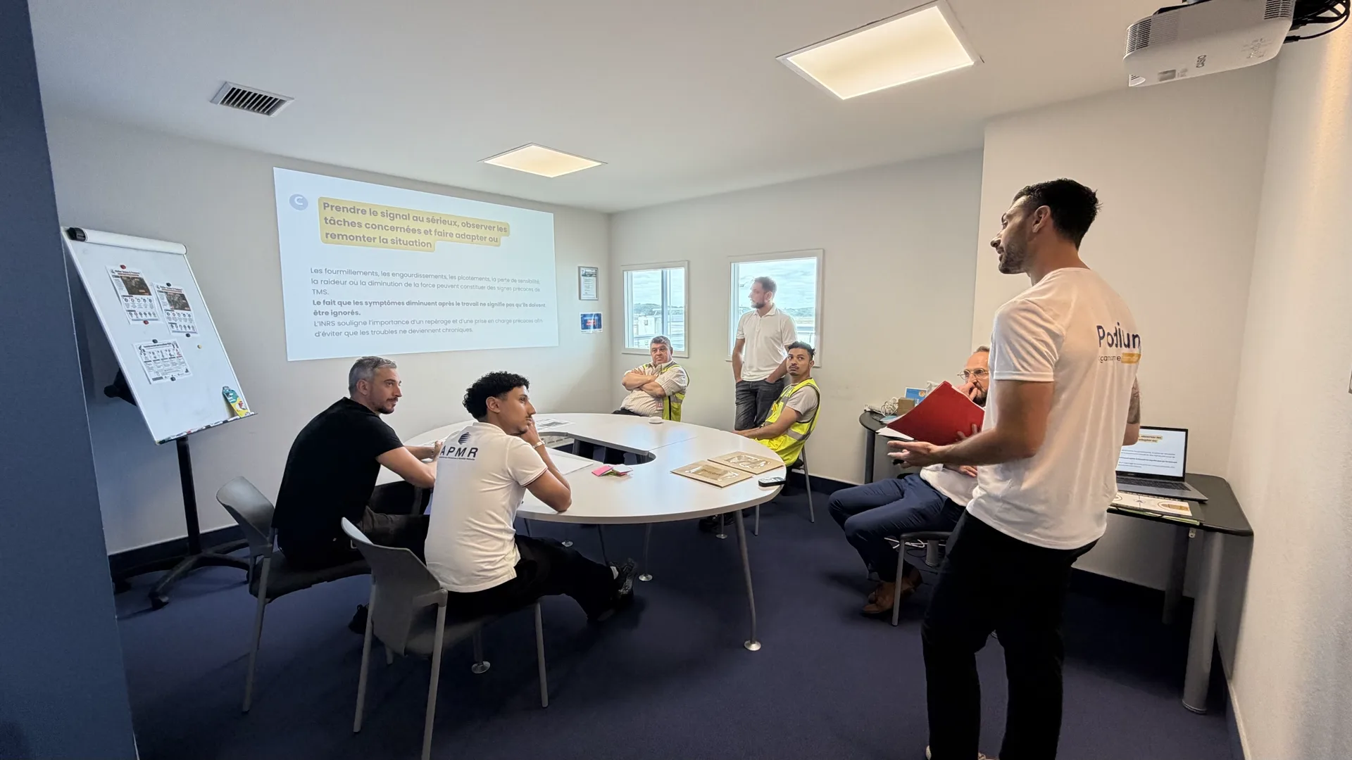 Formateur Podium animant une session QVCT